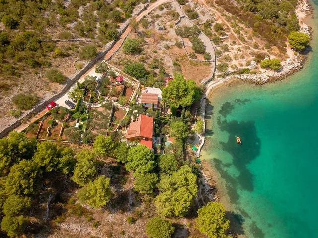 House Pecilovo Vinišće