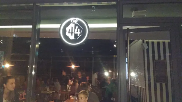 Café 44