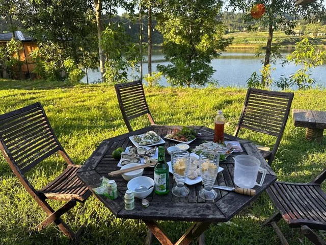 Na Na Lakeside Farm (Farmstay, Restaurant, Camping)
