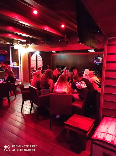 Chai Sutta Bar ,Graphic Era University