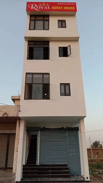 OYO 47204 Royal Guest House