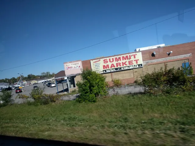 SUMMIT MARKET