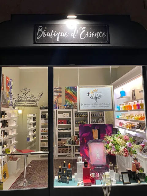 BOUTIQUE D'ESSENCE - LUXURY PERFUMES -
