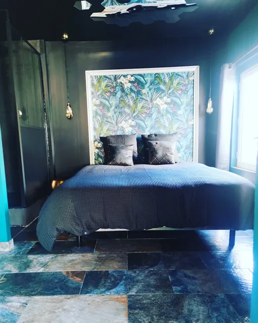 L'Everest Room : Love room, week-end romantique, chambres d'hôtes, piscine, jacuzzi, proche La Valentine, Marseille