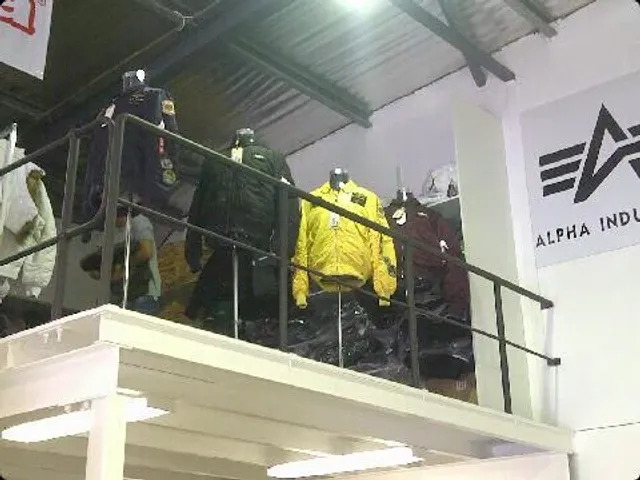 L Y S Distribuciones Colombia Dealer Alpha Industries Inc.