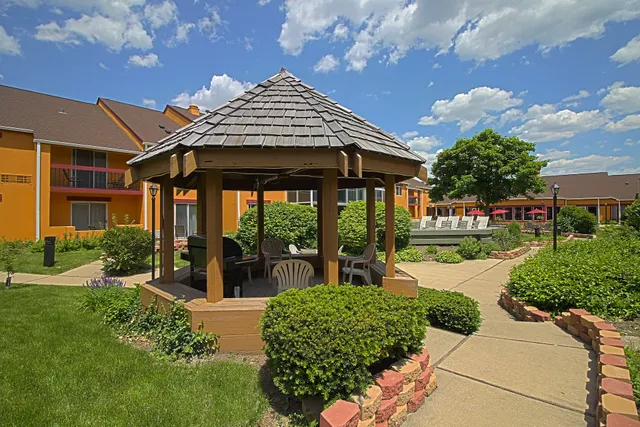 Chicago Club Inn Suites