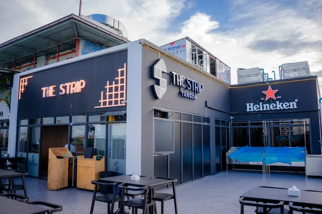 𝐓𝐇𝐄 𝐒𝐓𝐑𝐈𝐏 𝐘𝐀𝐍𝐆𝐎𝐍 - 𝐑𝐨𝐨𝐟𝐭𝐨𝐩 𝐁𝐚𝐫