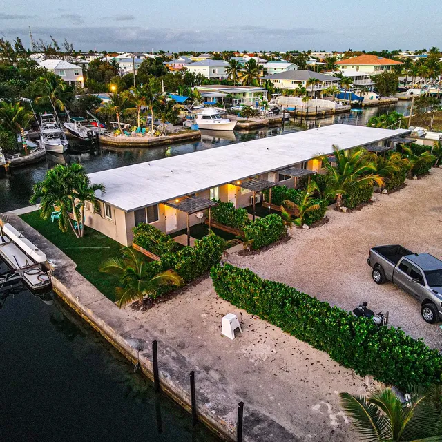 Waterfront Cabanas, Key Largo