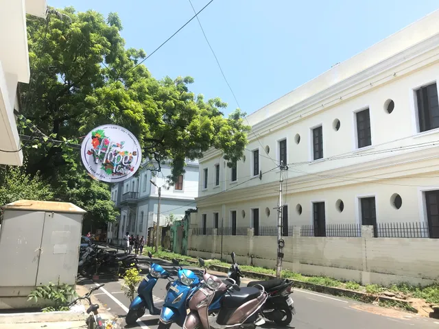 Les Comptoirs Residency