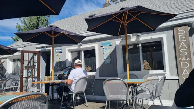 Brennan's By The Beach