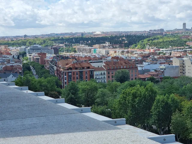 Royal Palace’s Ledge Viewpoint