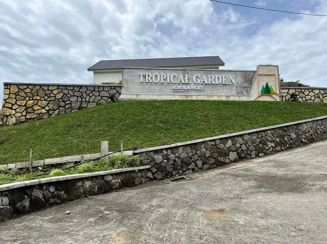 TROPICAL GARDEN SIBOLANGIT