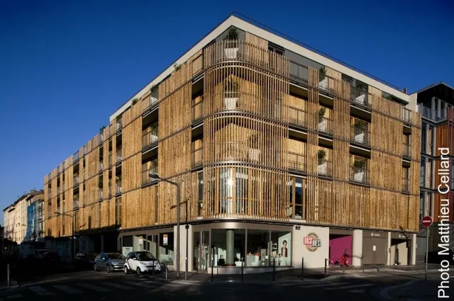 Adonis Lyon Dock Ouest