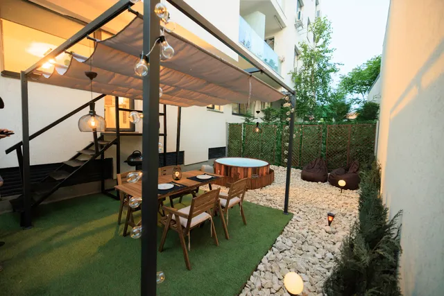 Downtown Apartment w Jacuzzi