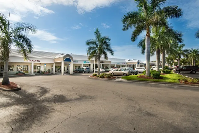 Santini Marina Plaza Shops