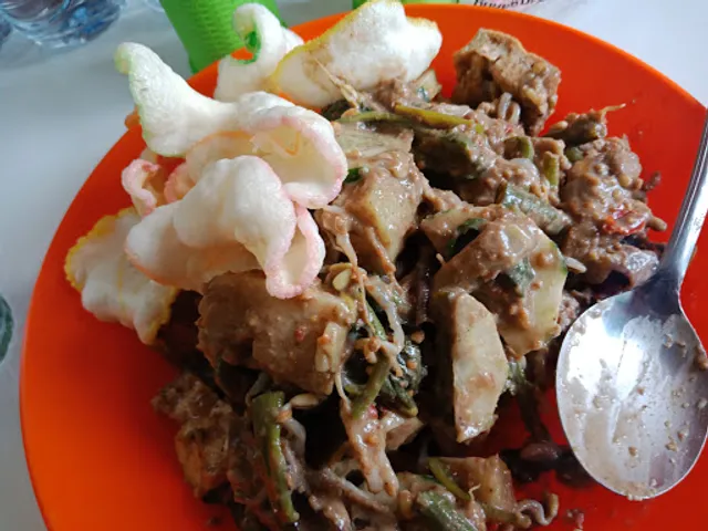 Warung Rujak Cingur mbak yuli