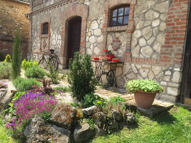 Levendula Porta és Pajtaszínház Orfű