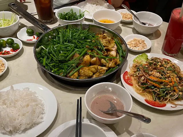 Chả cá Hàng Sơn - 17T4 Hoàng Đạo Thúy