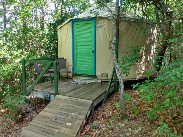 The Whipowill Inn & Yurts