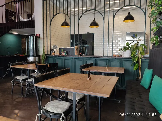 Le Point Cafè & Restaurant.