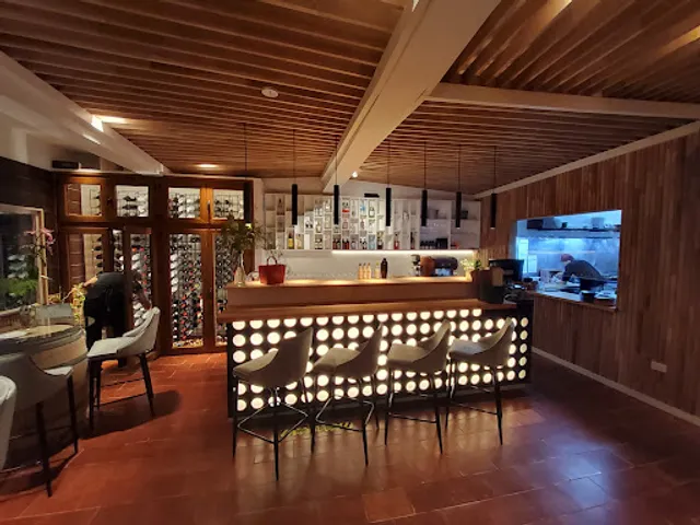 Torrontes Wine House