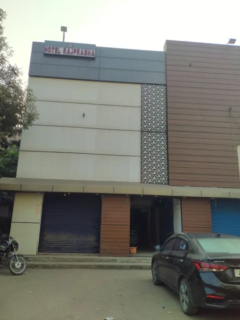 OYO 19609 Hotel Rajprabha