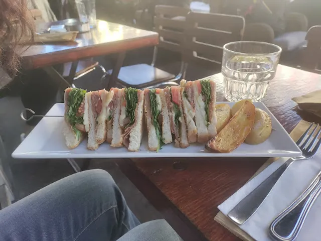 Pigato Milano | Clubhouse Sandwich and Fine Drinks