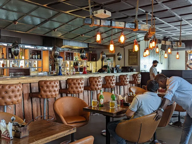 Pause Bar and Kitchen