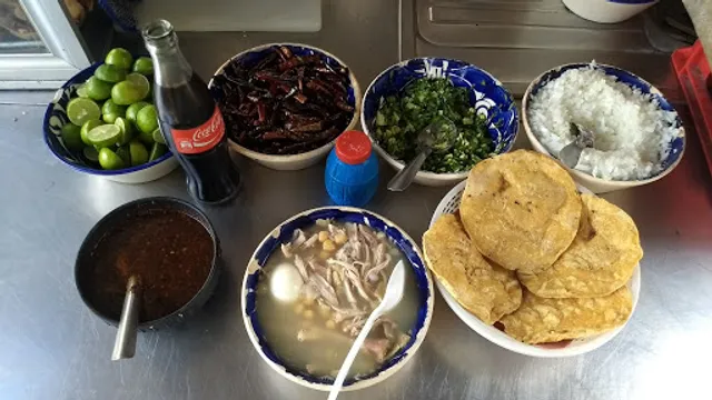 Ricos Caldos De Gallina El Güero