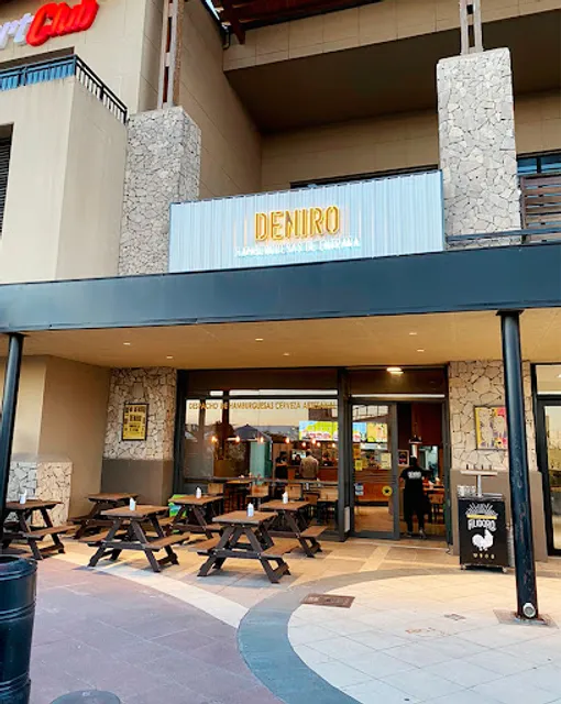 Deniro Tortugas Open Mall