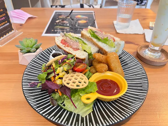 米克咖啡(複合式餐飲,寵物友善,餐點售完即打烊)