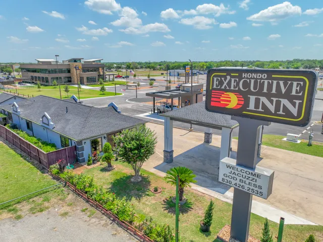 Executive Inn Hondo