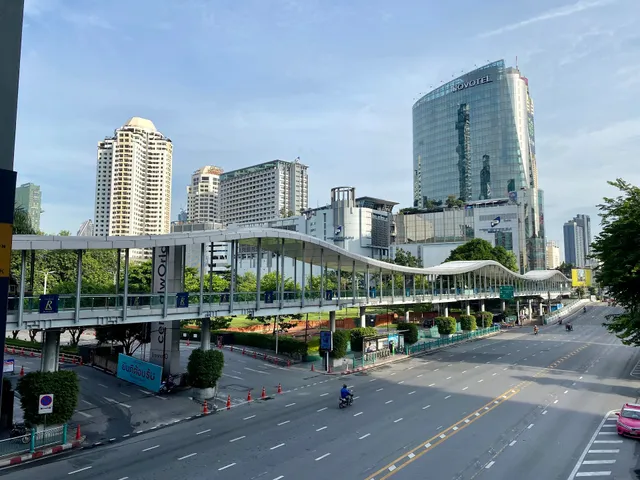 R Walk (Ratchaprasong SkyWalk)