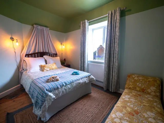 Plum Cottage - Holiday Cottage