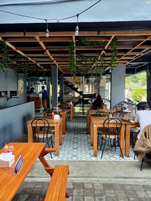 Kampoeng Steak - Manyar