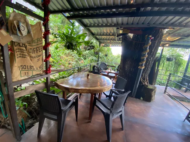 Hostal WhatsApp number: 75582703