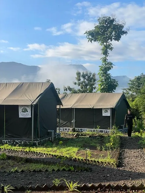 Streaming Offline - A riverside glamping experience