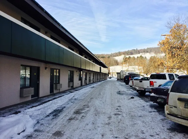 Super 8 by Wyndham White River Junction