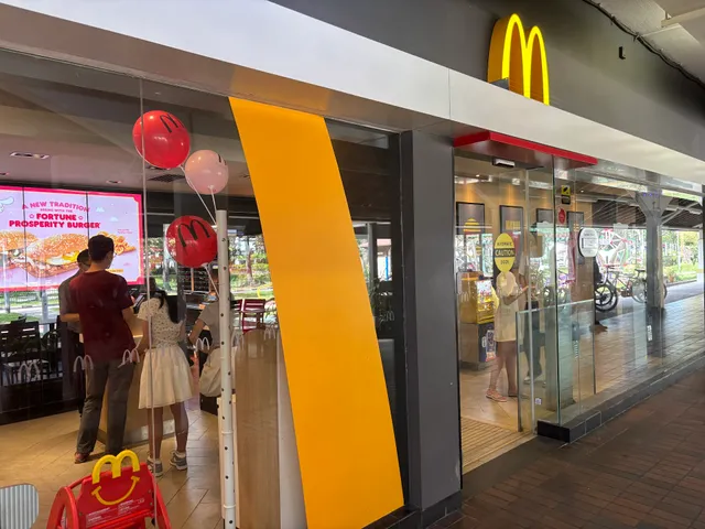 McDonald's Hougang Ave 8