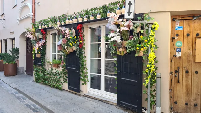 Notre Vie Bistro and Wine Shop