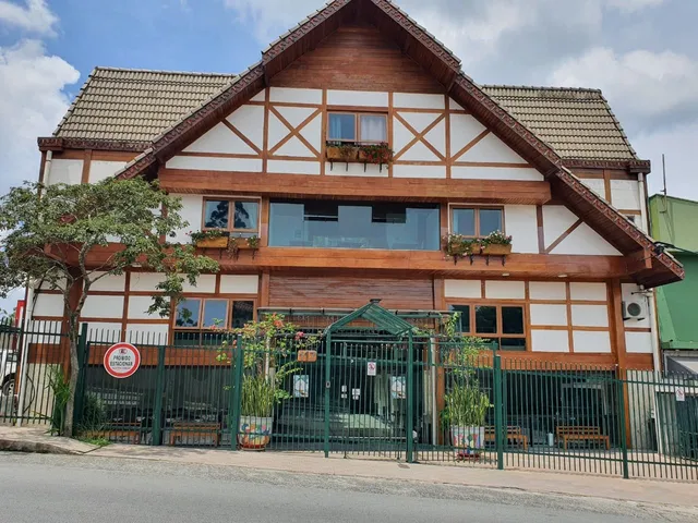 Hotel Chalet Monet Granja Viana, em Cotia, S.P.