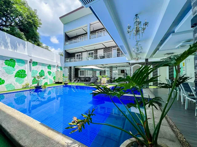 Ronina's Hotel Sipocot