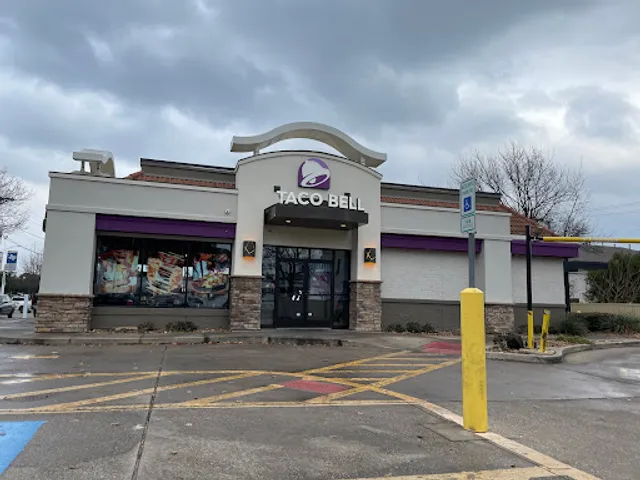 Taco Bell - Live Más Café