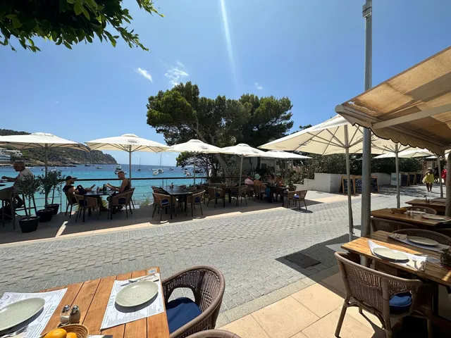 Sant Elm Beach, Restaurant