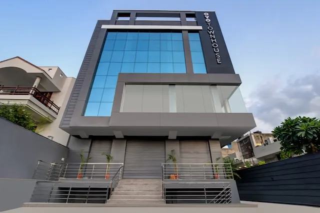 Townhouse 207 Hotel Downtown My Stay