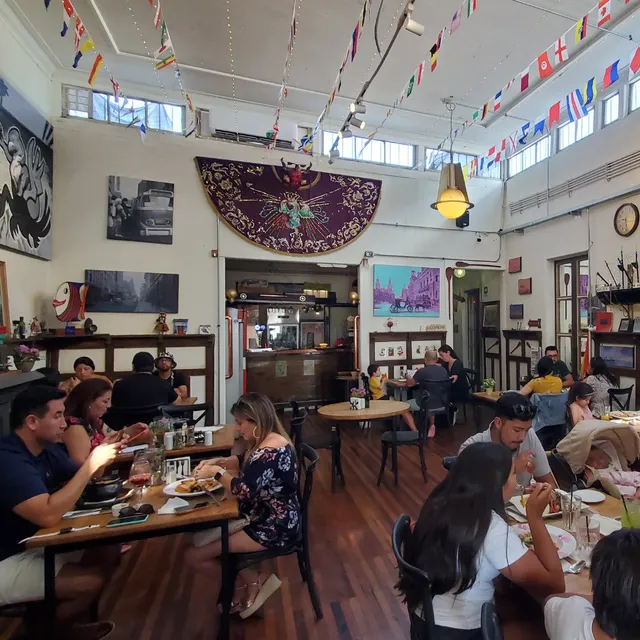 Winnipeg Restomar - Paellas, pescados y mariscos. Barrio Italia