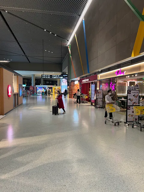 Shanghai Hongqiao International Airport Terminal 2 Parking Lot