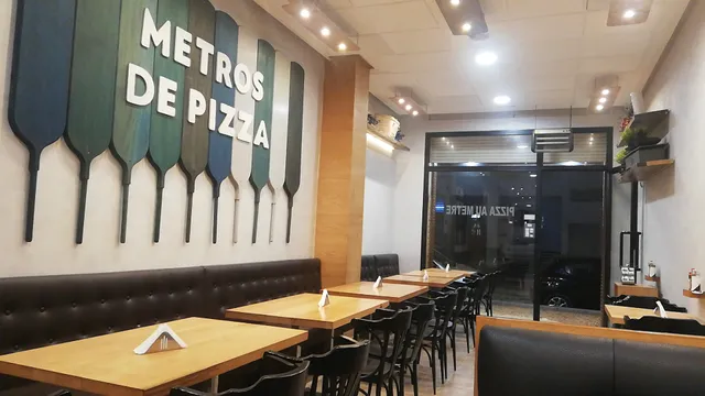 Metros De Pizza