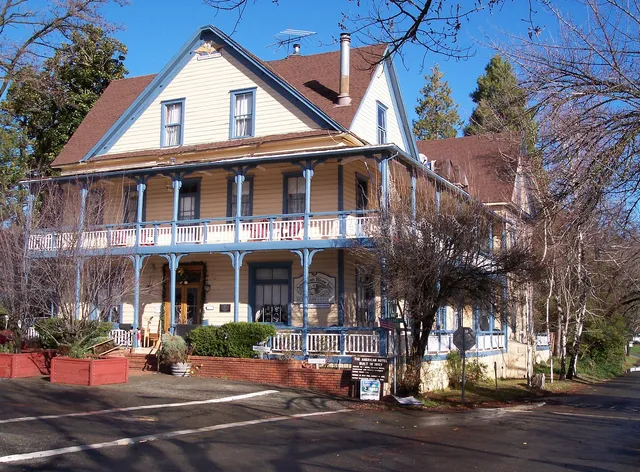 American River Inn