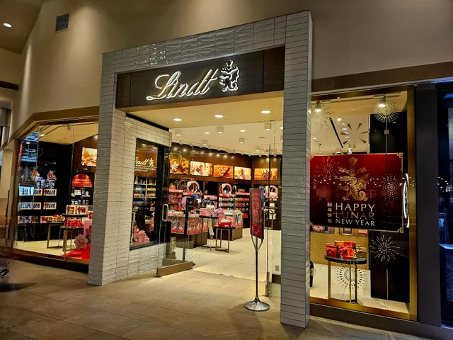 Lindt Chocolate Shop - Winnipeg Outlet Collection